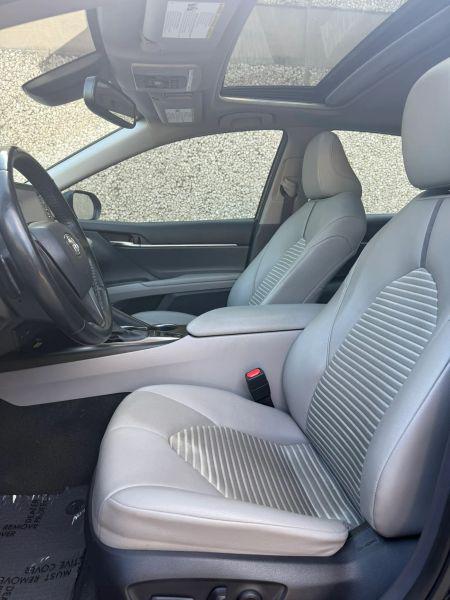 2023 Toyota Camry SE Hybrid