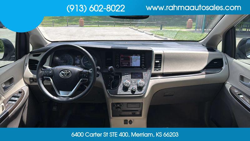 2018 Toyota Sienna XLE 8 Passenger