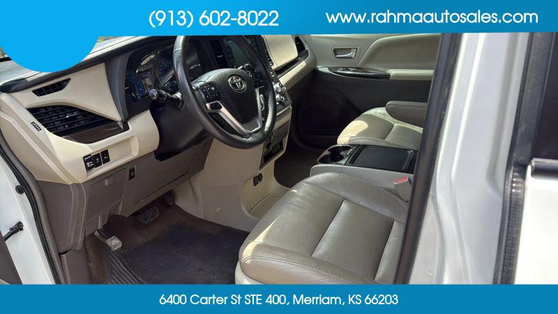 2018 Toyota Sienna XLE 8 Passenger