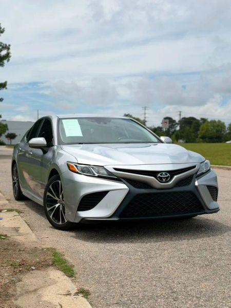 2020 Toyota Camry SE