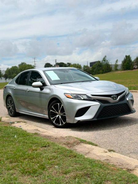 2020 Toyota Camry SE