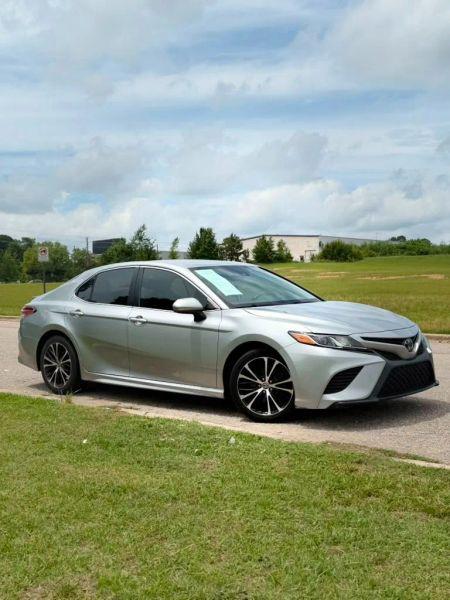 2020 Toyota Camry SE
