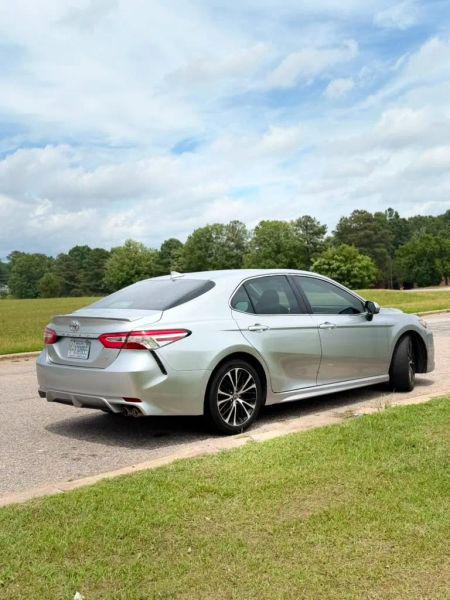 2020 Toyota Camry SE