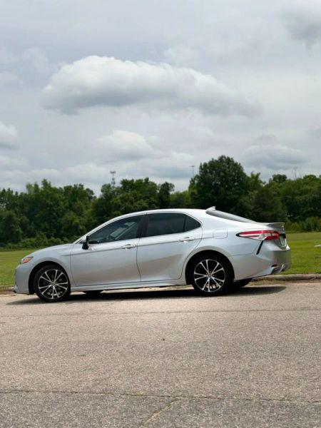 2020 Toyota Camry SE