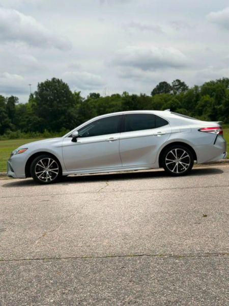 2020 Toyota Camry SE