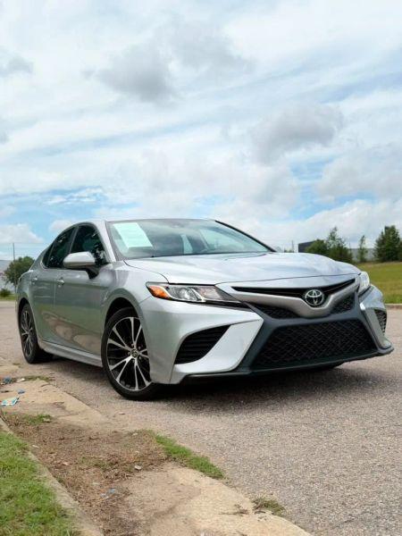 2020 Toyota Camry SE