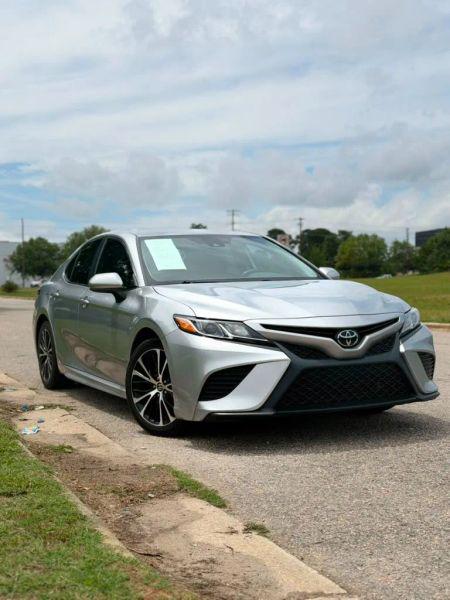 2020 Toyota Camry SE