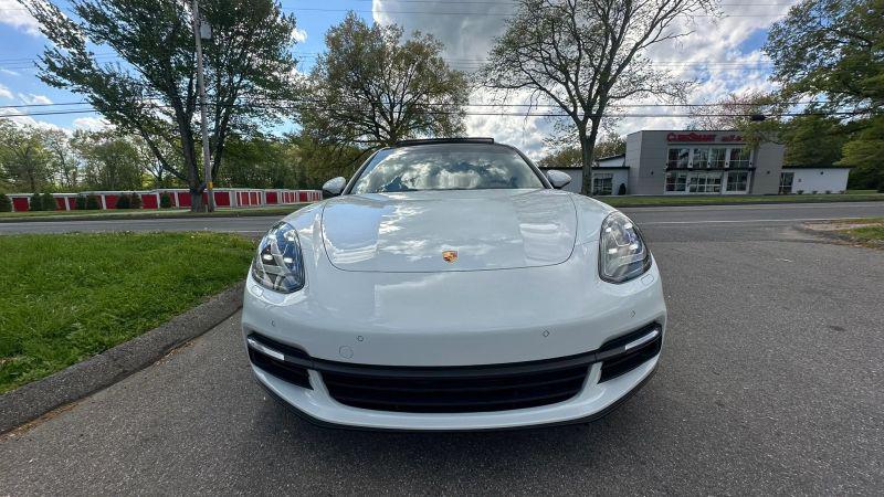 2018 Porsche Panamera 4