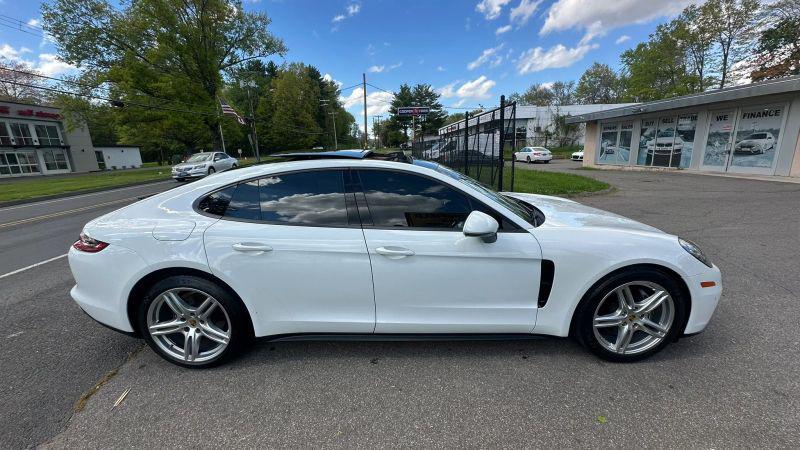 2018 Porsche Panamera 4