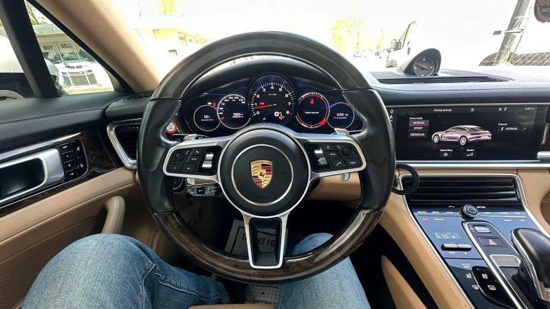 2018 Porsche Panamera 4
