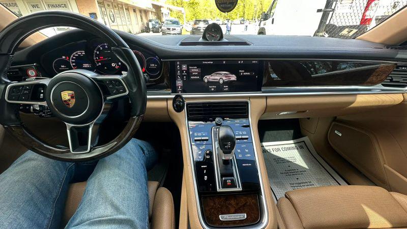 2018 Porsche Panamera 4