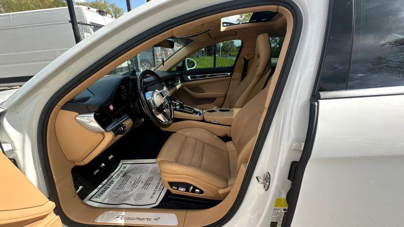2018 Porsche Panamera 4