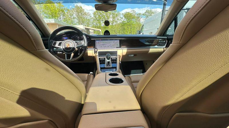 2018 Porsche Panamera 4