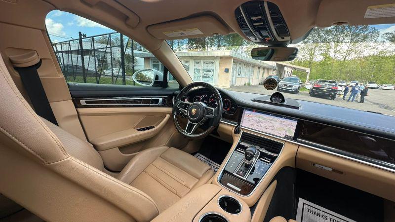 2018 Porsche Panamera 4