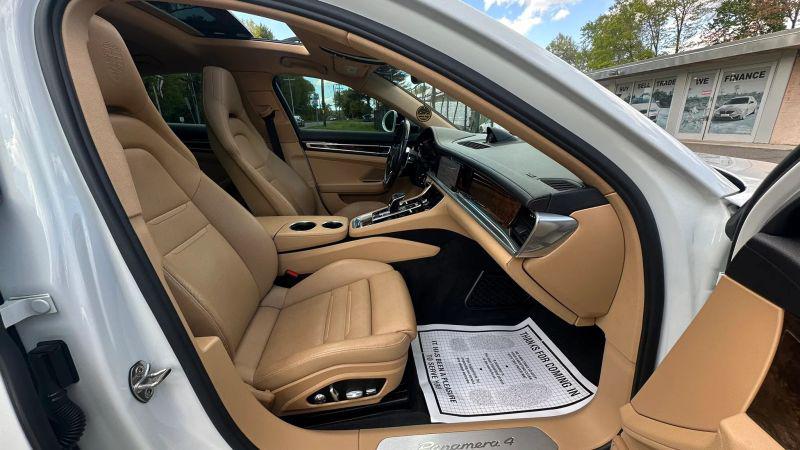 2018 Porsche Panamera 4