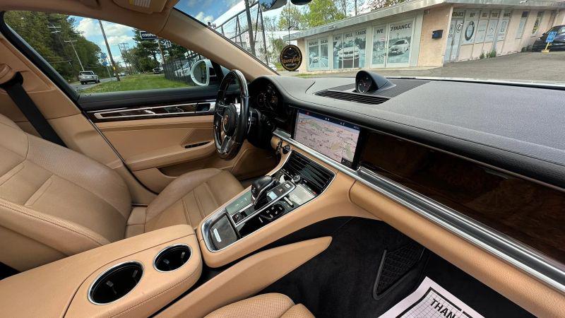 2018 Porsche Panamera 4