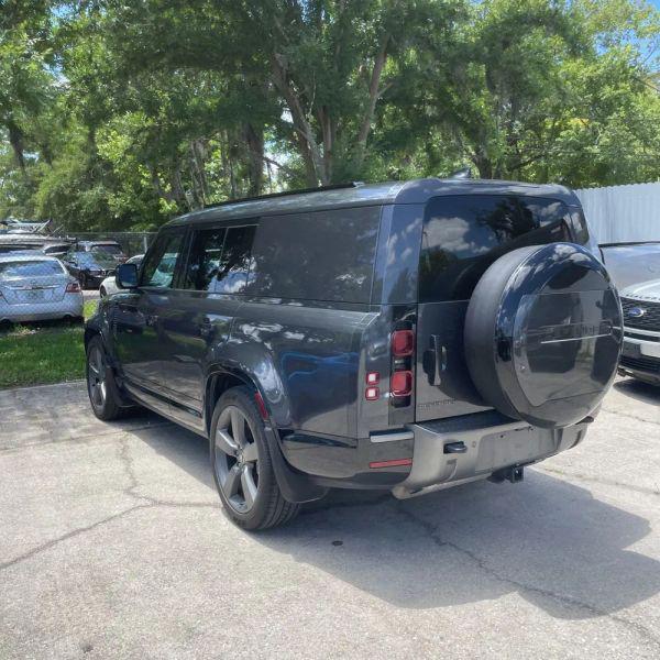 2024 Land Rover Defender 130 P400 Outbound