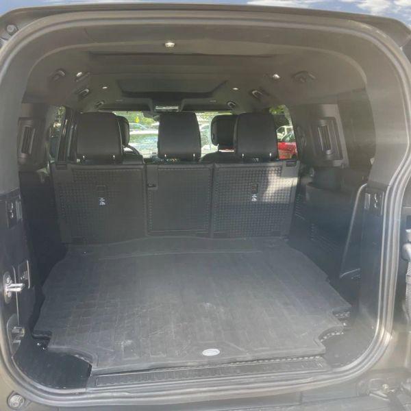 2024 Land Rover Defender 130 P400 Outbound