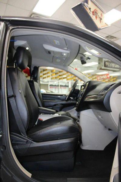 2012 Chrysler Town & Country Touring