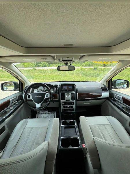2010 Chrysler Town & Country Touring Plus