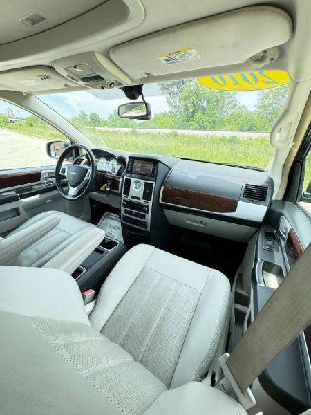2010 Chrysler Town & Country Touring Plus