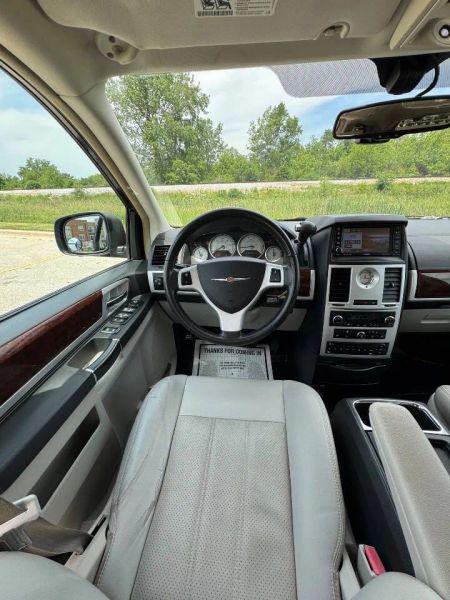 2010 Chrysler Town & Country Touring Plus