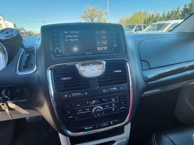 2015 Chrysler Town & Country Touring