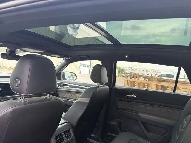 2022 Volkswagen Atlas Cross Sport 3.6L V6 SEL Premium R-Line