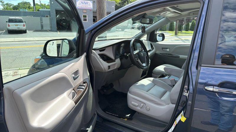 2018 Toyota Sienna XLE 7 Passenger