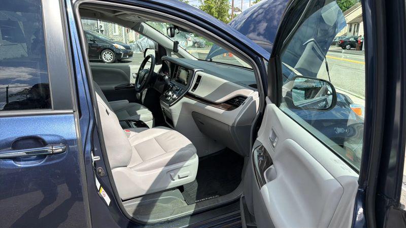 2018 Toyota Sienna XLE 7 Passenger