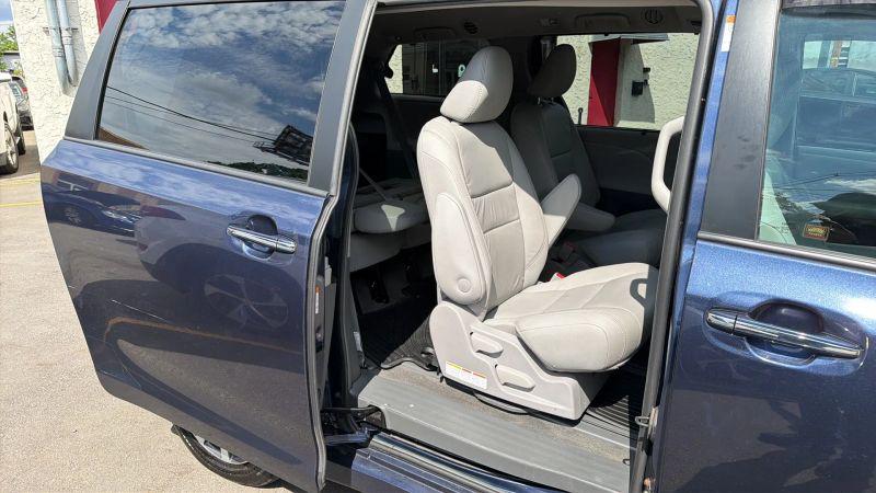 2018 Toyota Sienna XLE 7 Passenger