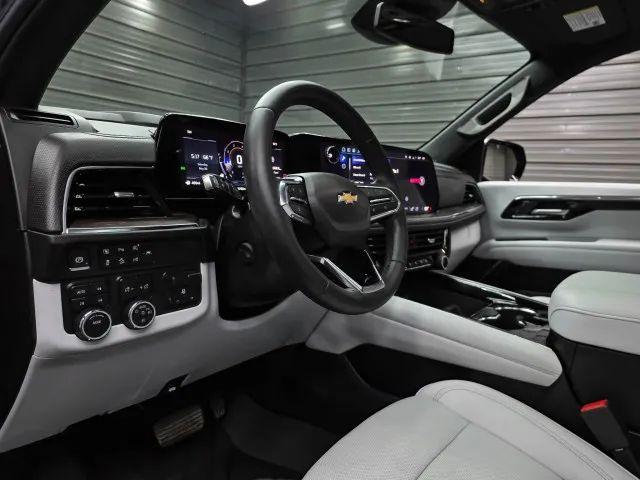 2025 Chevrolet Suburban 4WD Premier