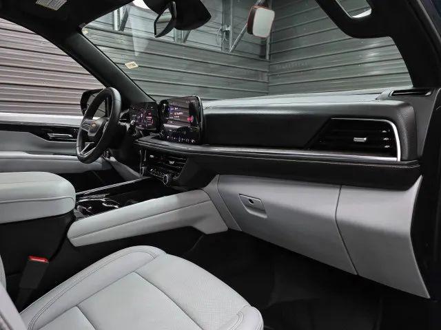 2025 Chevrolet Suburban 4WD Premier