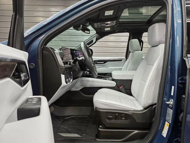 2025 Chevrolet Suburban 4WD Premier