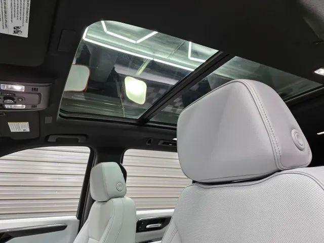 2025 Chevrolet Suburban 4WD Premier