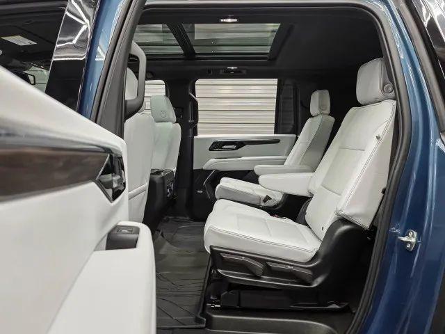 2025 Chevrolet Suburban 4WD Premier
