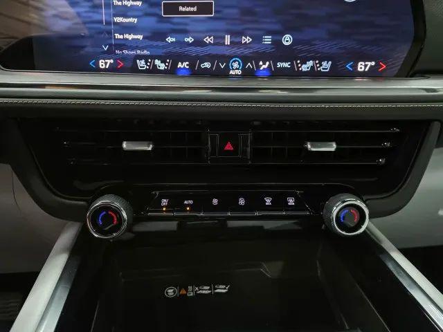 2025 Chevrolet Suburban 4WD Premier