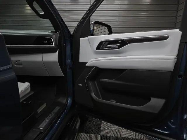 2025 Chevrolet Suburban 4WD Premier