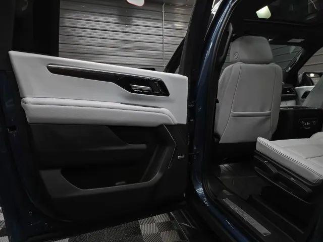 2025 Chevrolet Suburban 4WD Premier