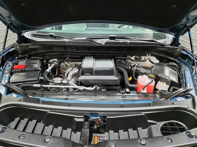 2025 Chevrolet Suburban 4WD Premier