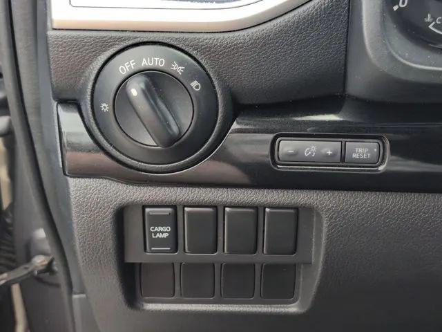 2021 Nissan Titan Crew Cab SV 4x2