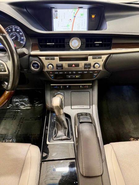 2018 Lexus ES 300h 300h