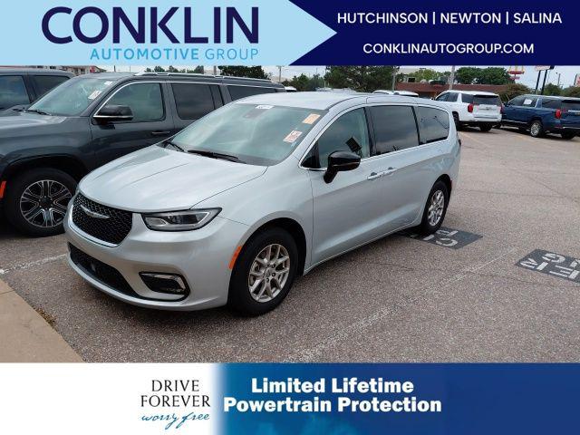 2024 Chrysler Pacifica Touring L for sale in Hutchinson, KS