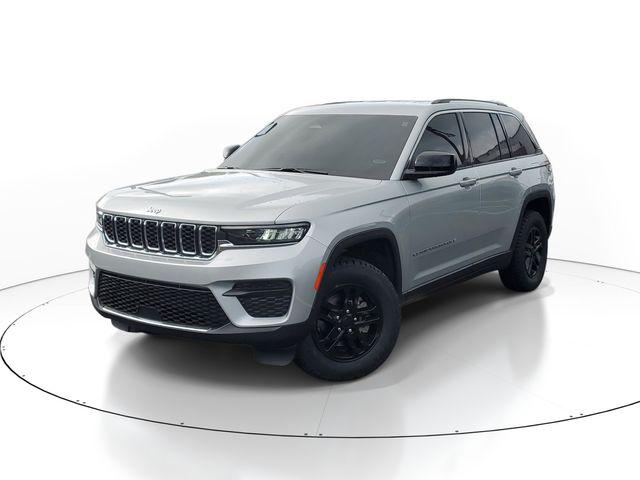 2022 Jeep Grand Cherokee Laredo 4x4 for sale in Holly, MI