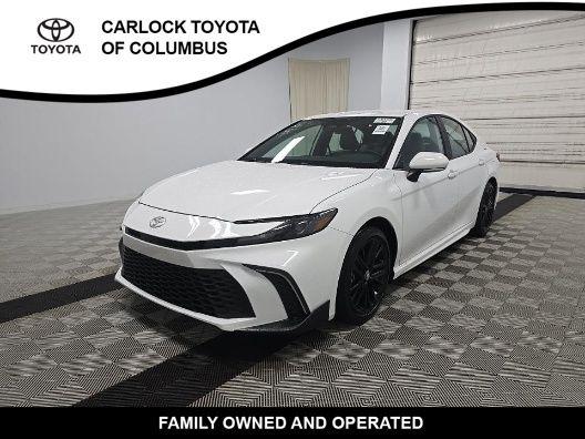 2026 Toyota Camry SE Hybrid's photo