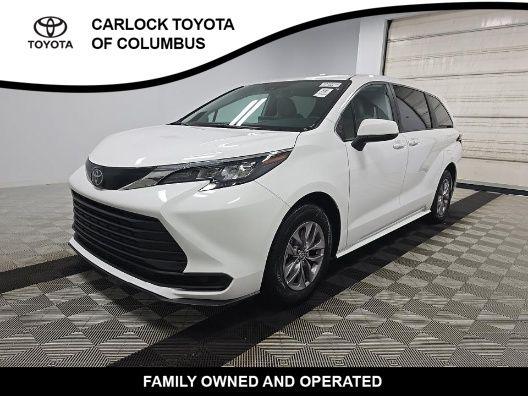 2026 Toyota Sienna LE 8-Passenger Hybrid FWD's photo