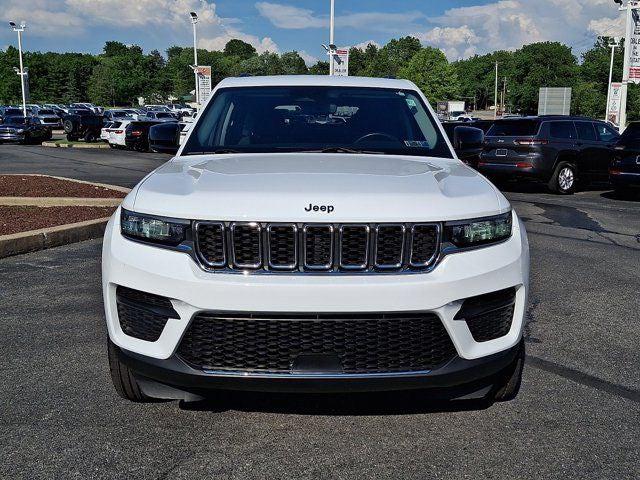 2022 Jeep Grand Cherokee Laredo 4x4 2022 Jeep Grand Cherokee Laredo 4x4