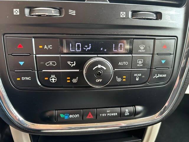 2015 Chrysler Town & Country Touring