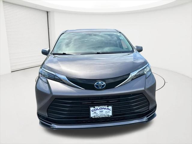 2024 Toyota Sienna LE