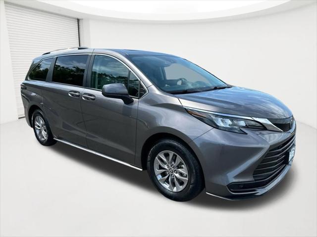 2024 Toyota Sienna LE
